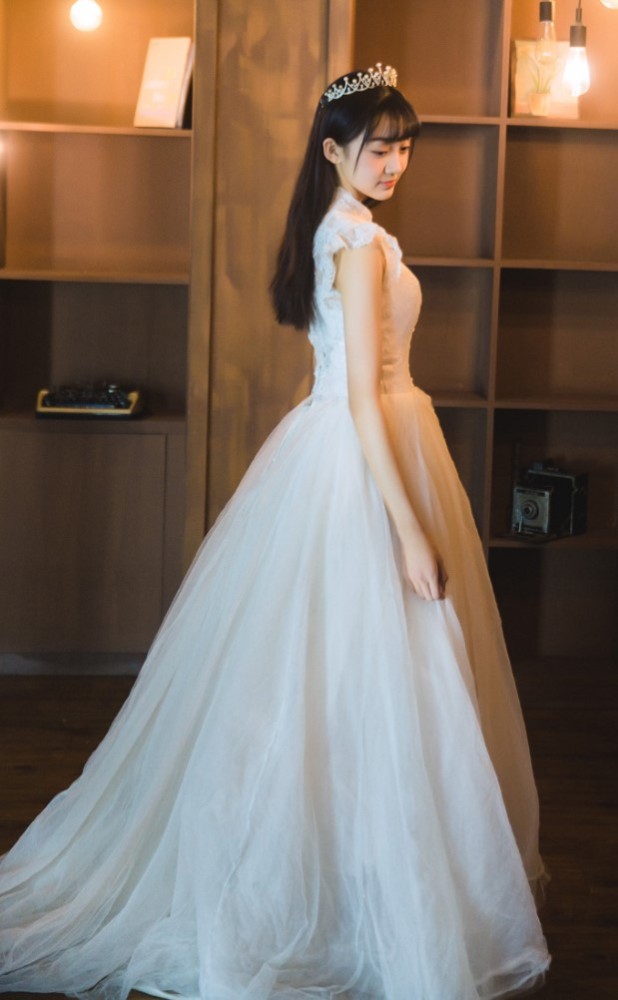 "小李慧珍"长大了,14岁就自己设计婚纱穿,拥有初恋脸无敌了