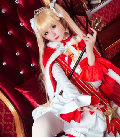 coser也太狠了!竟把"牛奶"泼袜子上,呈现"液体腿"效果看呆网友!