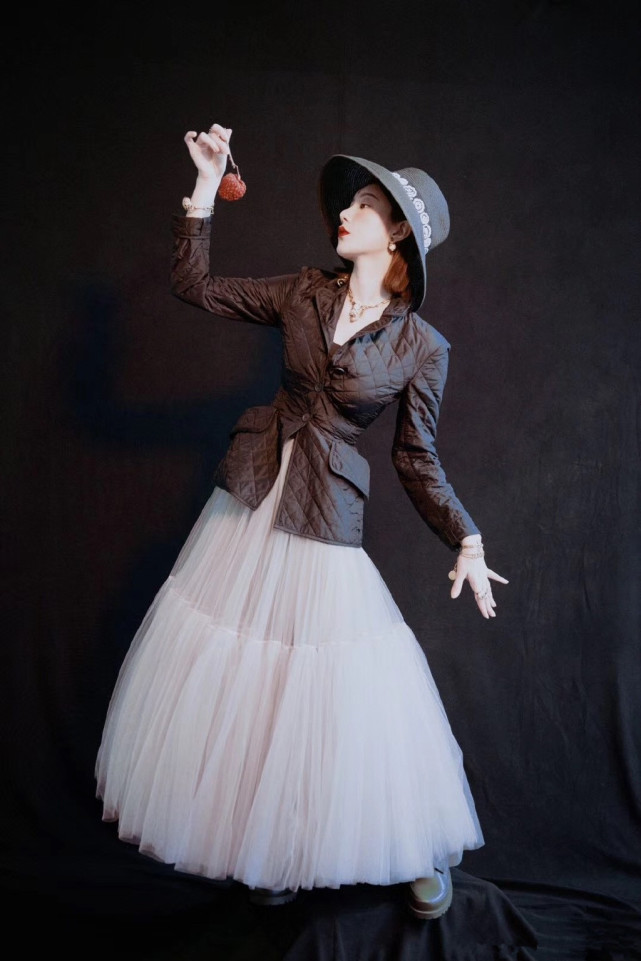 成第一美女30岁郭雪芙穿白色旗袍小白花气质绝了