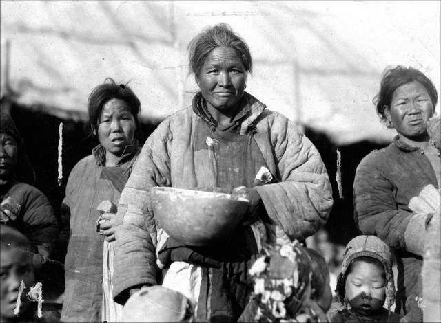 1927年濟南老照片 山東大災荒中逃荒者悲慘生活場景