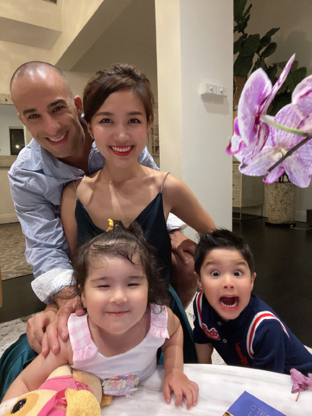 “倪震小三”张茆已成贤妻良母，近日消瘦憔悴露面状态不如周慧敏_腾讯新闻