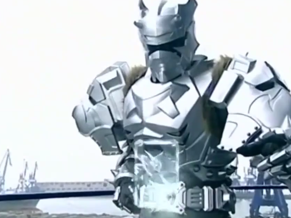 还记得《铠甲勇士》的雪獒侠吗?如今和李现合作,颜值完全不输!