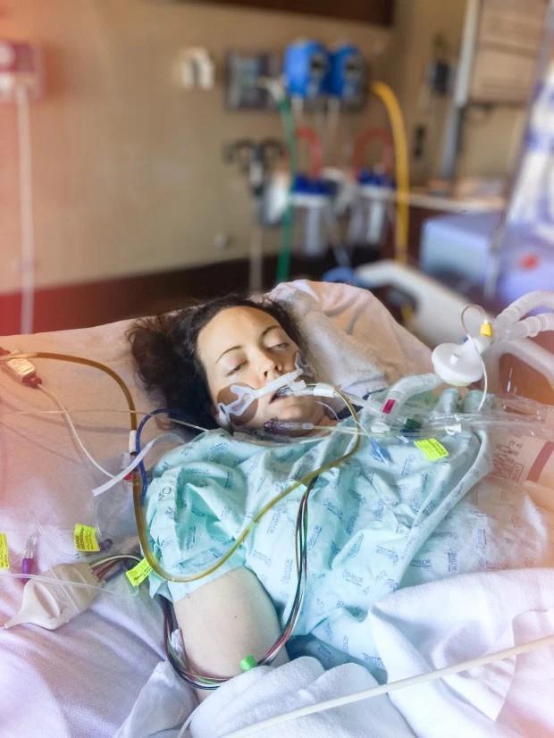 美国30岁母亲分娩时感染败血症双腿被截肢 儿子一出生便去世令人心痛 腾讯新闻