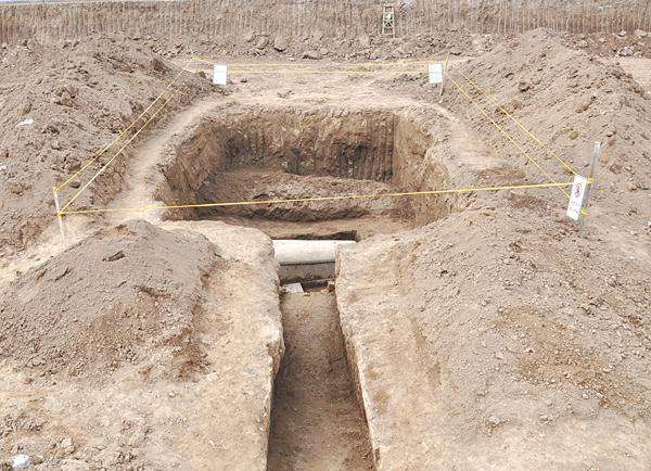 西安地铁5号线2期施工中,发现了三秦之一的雍王章邯的都城——废丘,始