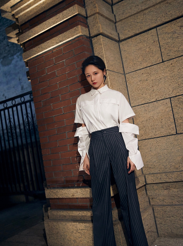 诸葛大力的"多肉腿"火了,当她穿上长袜后,双腿间无一丝缝隙