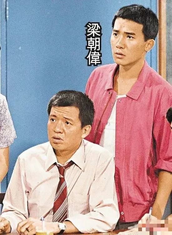 欢喜哥千万豪宅曝光游泳池横跨整个客厅移民新加坡卖奶茶