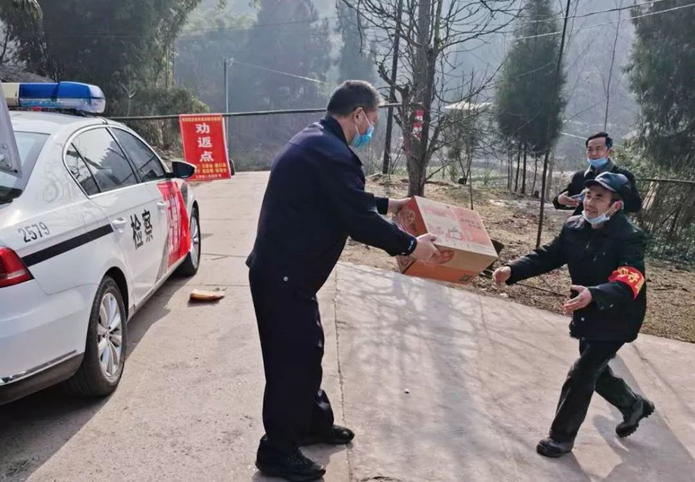 南部县人民检察院驻王家镇铺子垭村第一书记   罗甫才