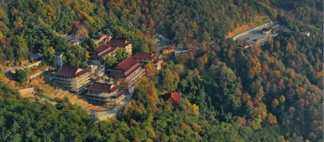 又名西風洞西風禪寺便坐落於此有座山名為鳳凰山太湖縣城以北這一站