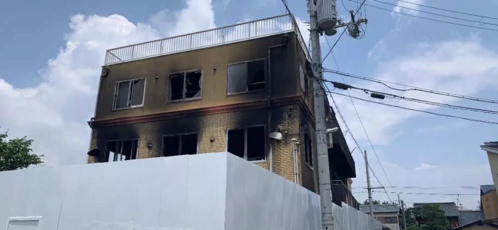 唐辛子 在京阿尼纵火案现场 你没办法不掉眼泪 腾讯新闻