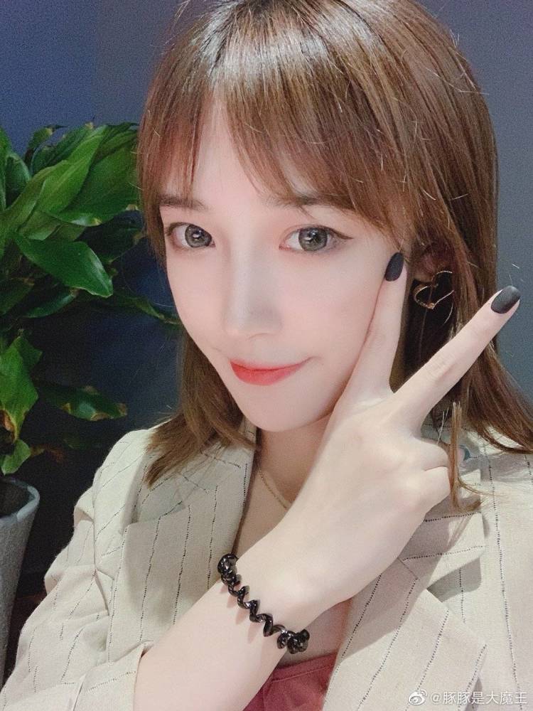 豚豚本命锤石带飞uzi!网友调侃:明天去rng报道,小明给你打替补