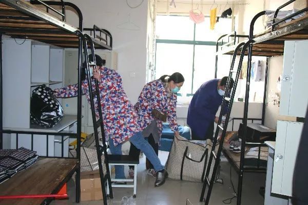 48个小时清理434间宿舍黄石这所学校教科书版打包刷爆全网