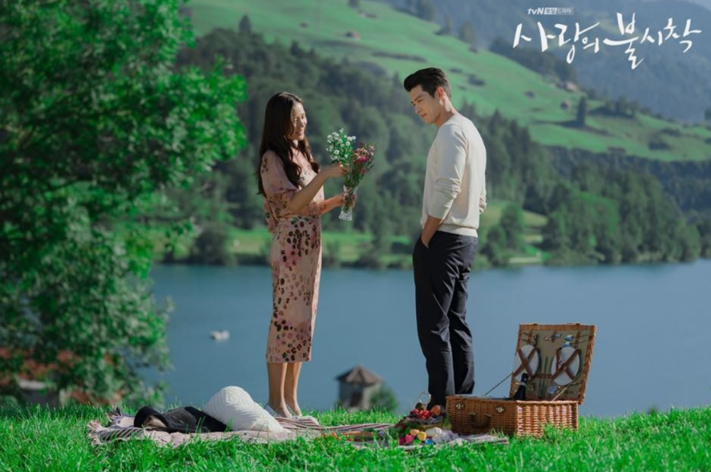 《爱的迫降》孙艺珍玄彬瑞士爱巢公开,唯美靓景被湖水山景包围