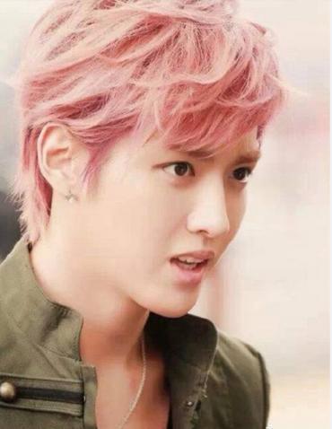 吴世勋,陈伟霆,金泰亨的粉色头发太惊艳