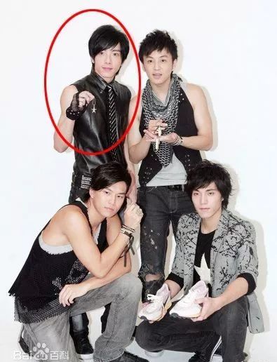 在谢坤达柯佳嬿恋情曝光后,陈意涵还评价了一句"感觉很像换妻俱乐部"