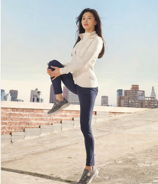 全智贤多套运动服造型大片释出,清新明媚又温柔可人!