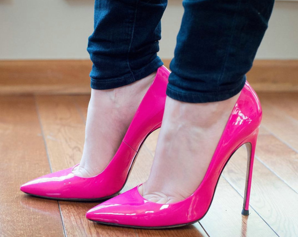 国外美女展示13厘米brian atwood尖头高跟鞋