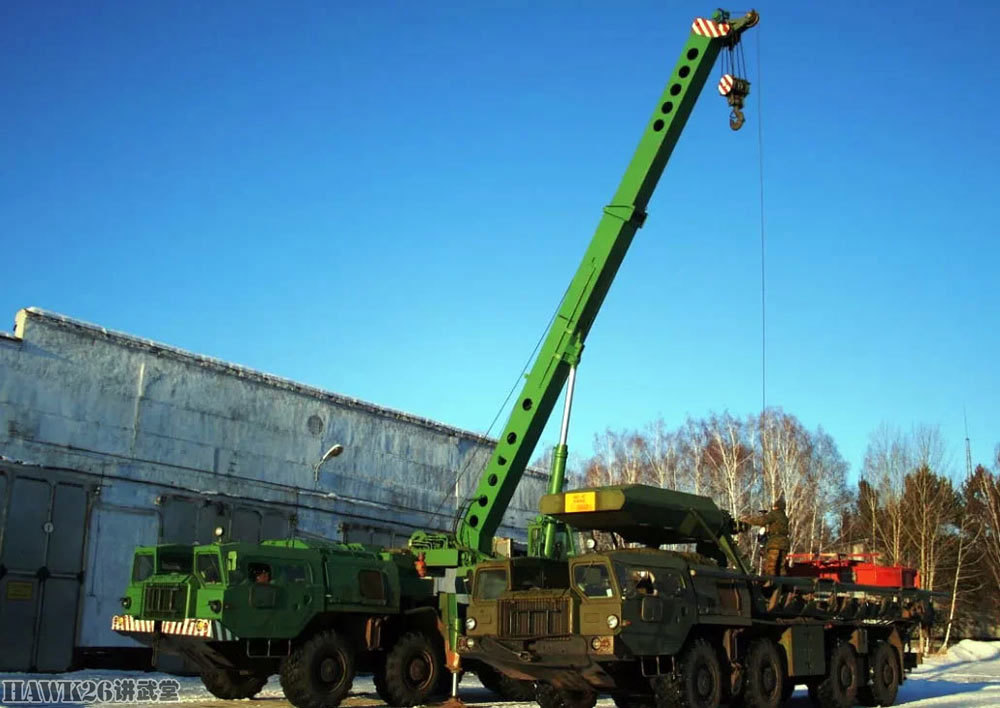 艰难的军转民之路maz543从飞毛腿导弹发射车到重型吊车