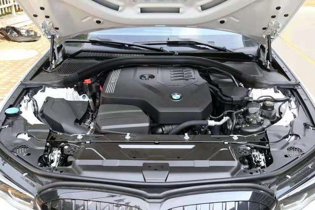 2020款宝马3系发动机