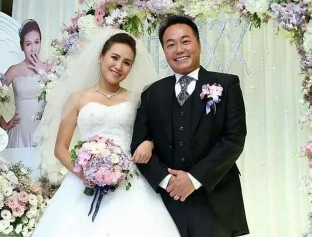 这么多年,不管外人怎么看,她们总是和看起来不靠谱的老公过到了现在