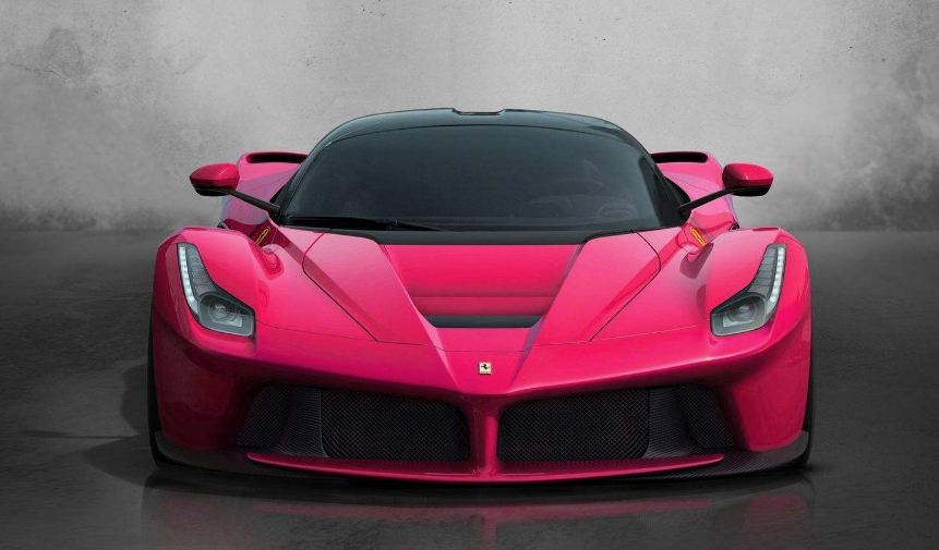 小伙公然"挑衅"法拉利,开大牛参观跃马工厂,被保安拦下