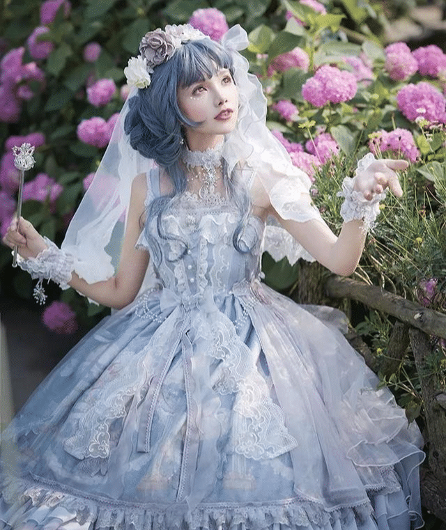 洛丽塔的服装很美没有想到洛丽塔这一名字是这样来的