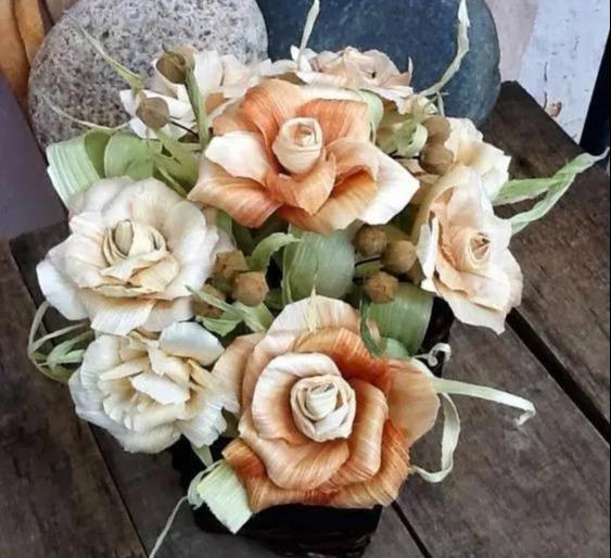 玉米叶真能玩出花来?在手工爱好者眼里,任何材质都能做手工!