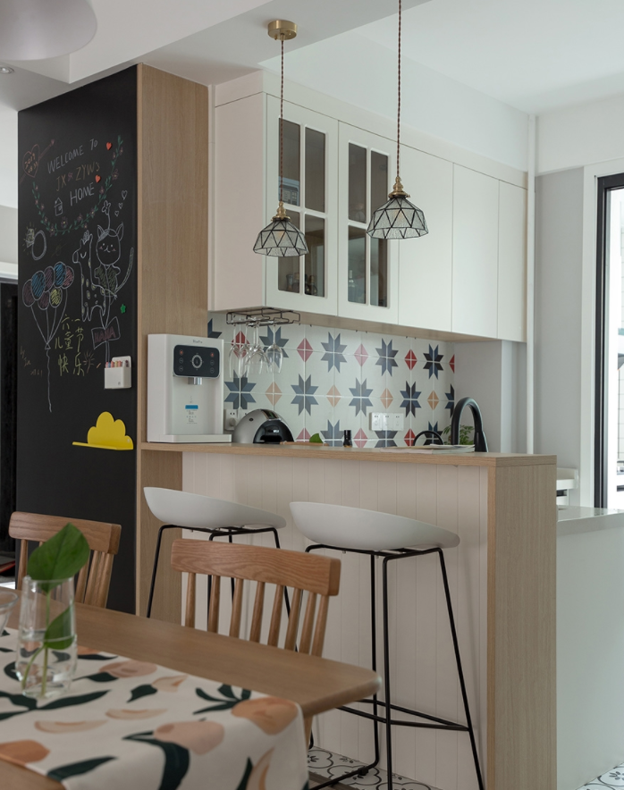 江苏女主130㎡的婚房,不要电视机,阳台打通后,大气极了!