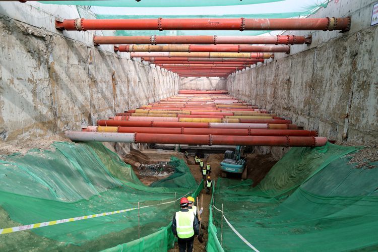 地铁昌平线南延学清路站施工现场.