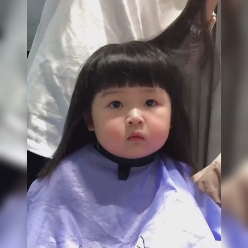 笑而不语的小饭粒:小方圆小时候圆圆脸没想到大了还真的有点方了太萌