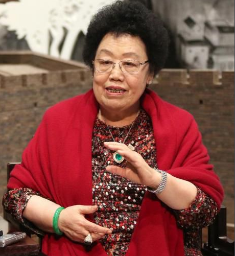 86版唐僧老婆捐款1000万曾是百亿女首富小11岁姐弟婚很幸福