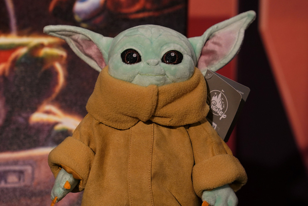 纽约出售星球大战主题商品迷你尤达大师玩偶萌萌哒