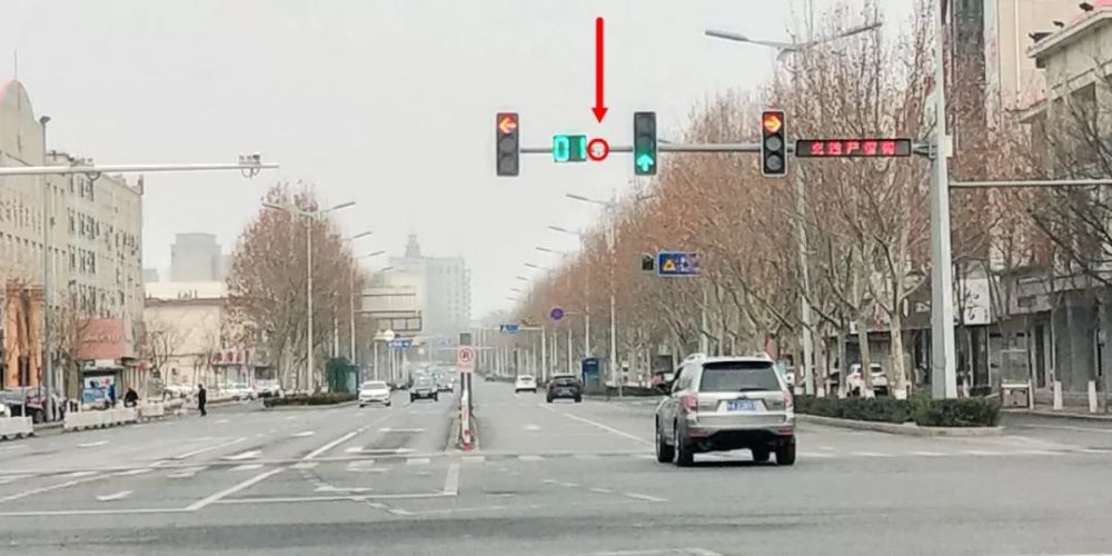 自适应配时交通信号灯实时优化调整倒计时超过99秒用字母代替