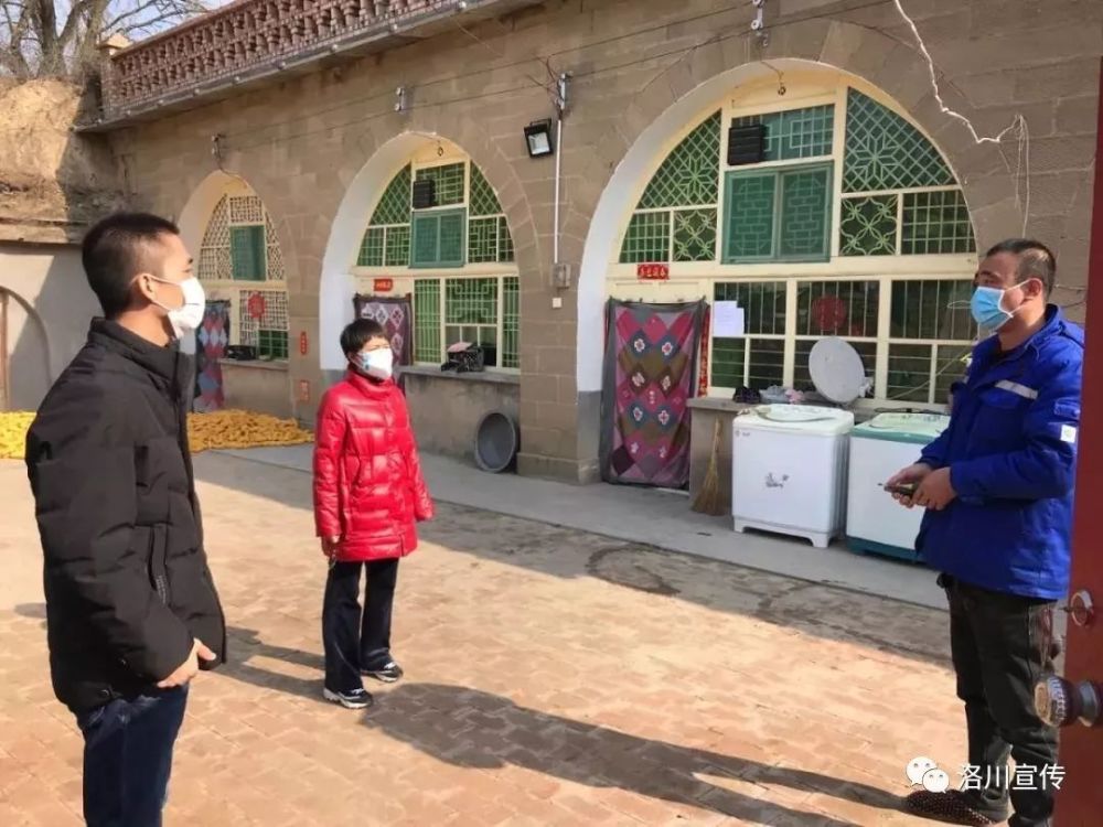 此时,正在50里之外的延川县贾家坪镇樊家川村,29岁的儿子冯阳——该村