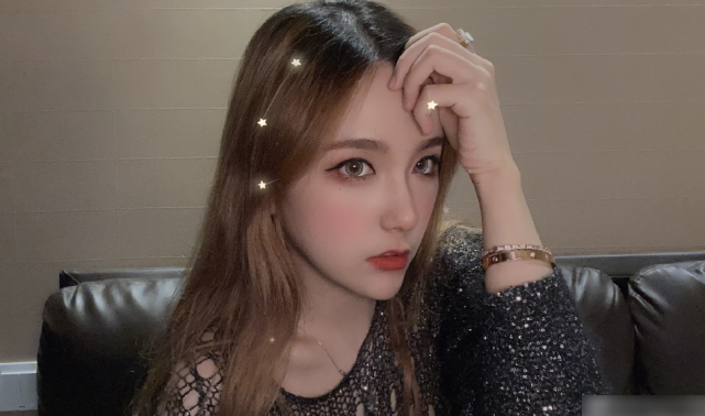 lpl女解说rita穿上"渔网装",这细节引热议,网友:赶紧保存!