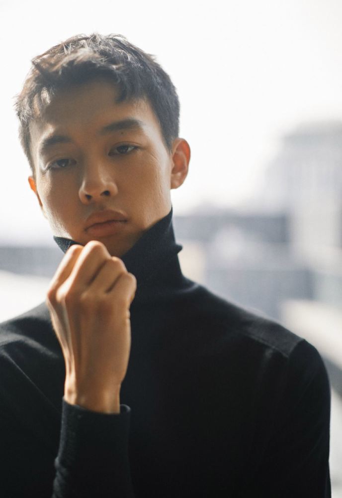 他是世界知名舞蹈家,28岁才当演员,33岁他用"徐天"为自己正名