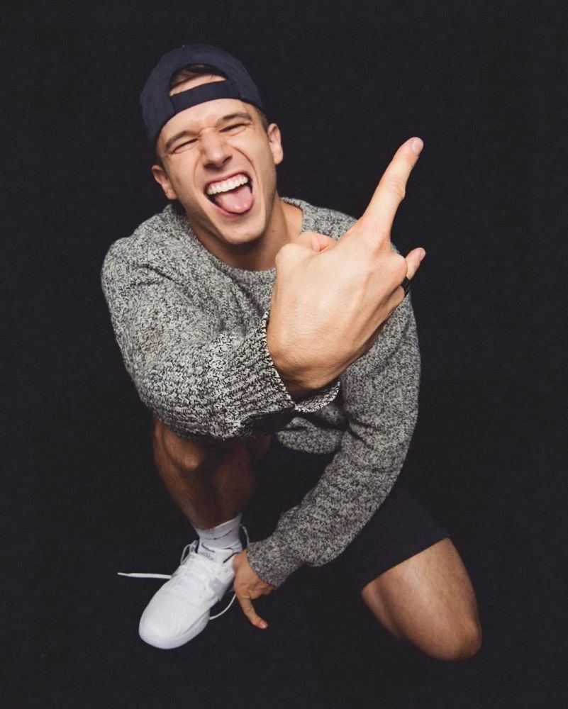 sam cushing如今在youtube上拥有数万粉丝,每周的视频有数万人观看.