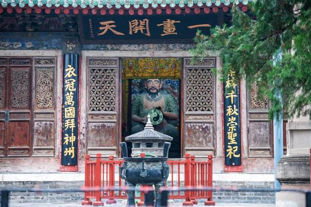 最不能错过的是伏羲庙的正殿—先天殿,这也是伏羲庙的主体建筑,这是一