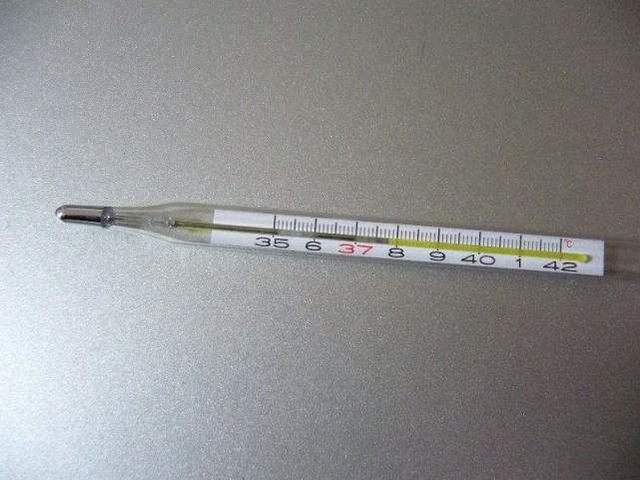 水银温度计打破了如何处理?不要着急用吸尘器吸,而是先做一件事