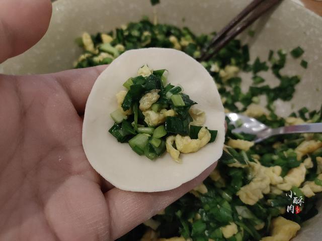 饺子,开锅后加入一碗凉水,反复加两碗凉水,再次开锅后就可以捞饺子了