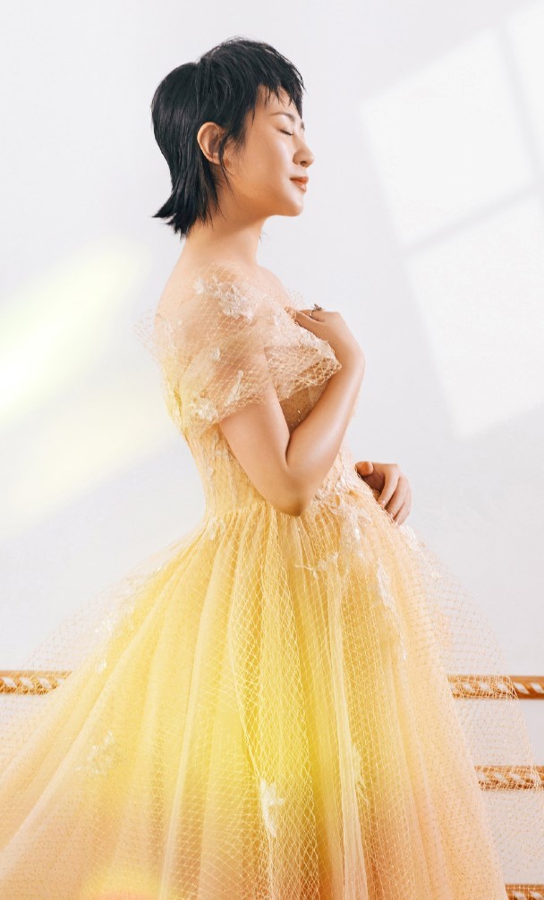 马丽接回长发堪比"整容",37岁嫩回20岁,难怪能嫁给小鲜肉