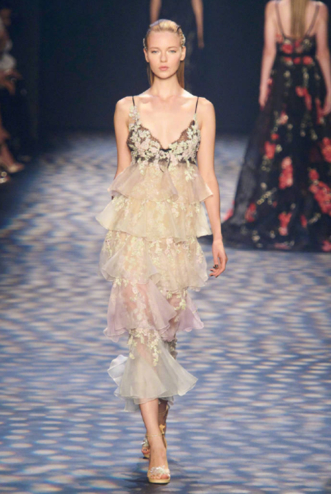 穿上蛋糕就走秀台这届超模太会玩了