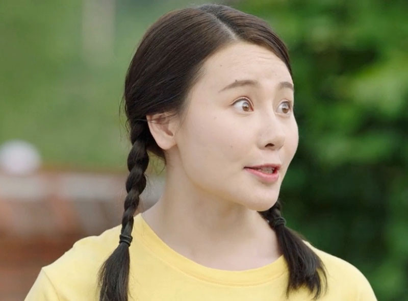 赵本山最小的女徒弟傻白甜的李戈火了顺便还坑了一下师兄