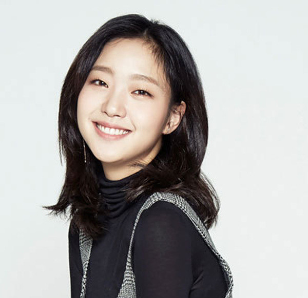 韩女星金高银为低收入家庭预防新冠病毒捐献1亿韩元口罩