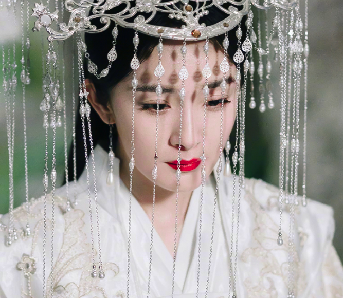 《枕上书》在白浅大婚时,白凤九娘亲首次露面,网友:这才叫第一美人