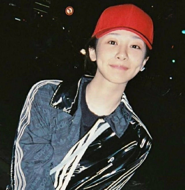 杨紫|杨紫挑战一口吃10片薯片，真吃还是假吃一目了然，嘱咐大家不能截图