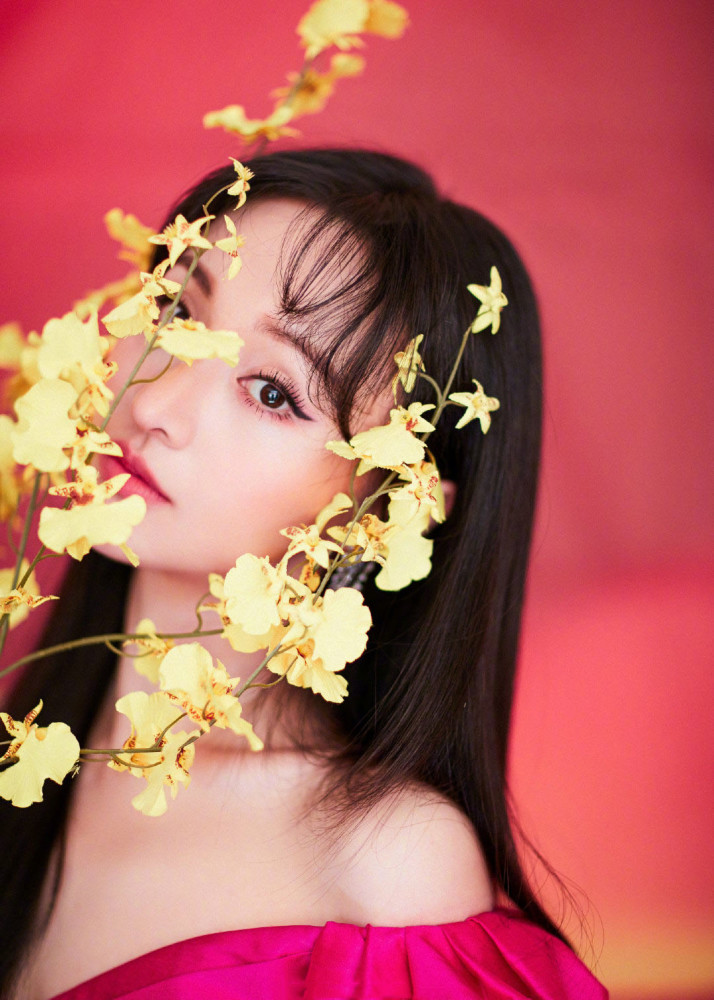 郑爽失恋后被激发事业心 多套礼服惊艳群众 每套都是仙女级别 腾讯新闻