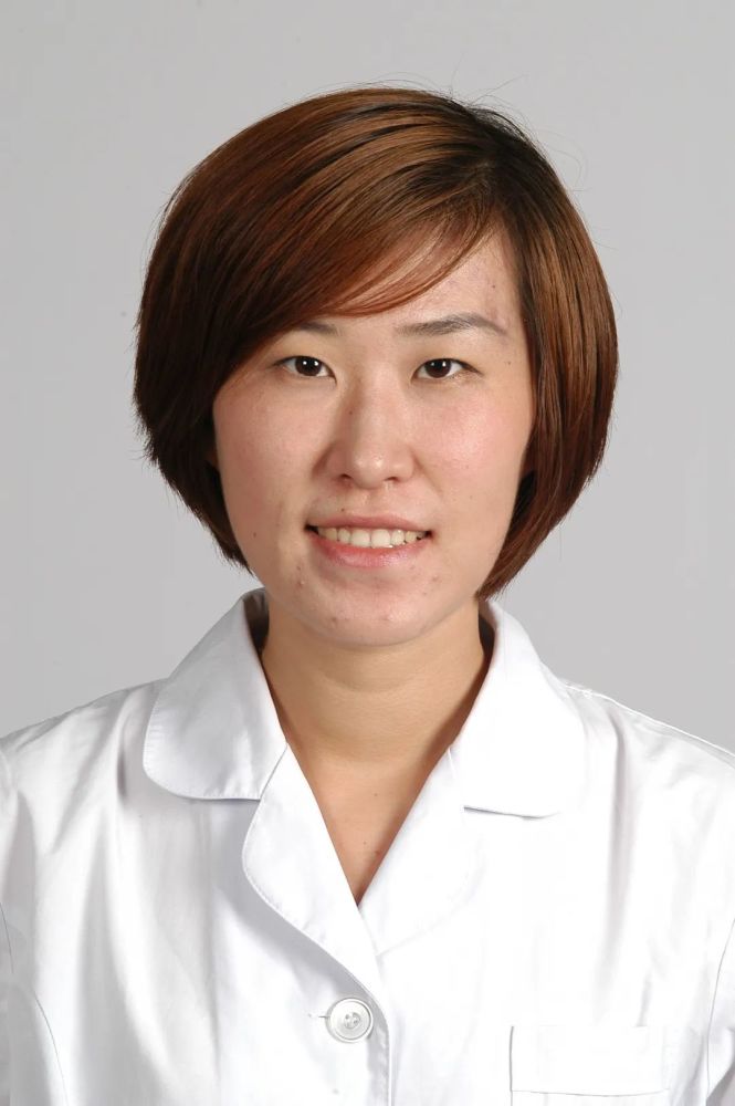 中共党员副主任护师郭莹护士中共党员住院医师冯睿群众主治医师杨柏松