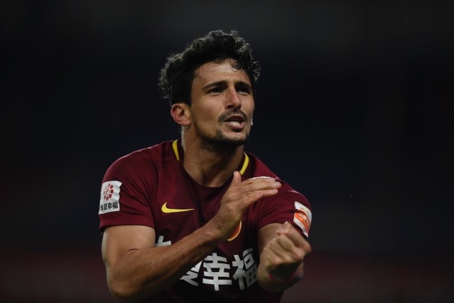 打发不出去了恒大开启新阶段集训阿兰洛国富没有下家继续跟队