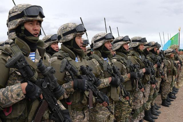 哈萨克斯坦士兵图片