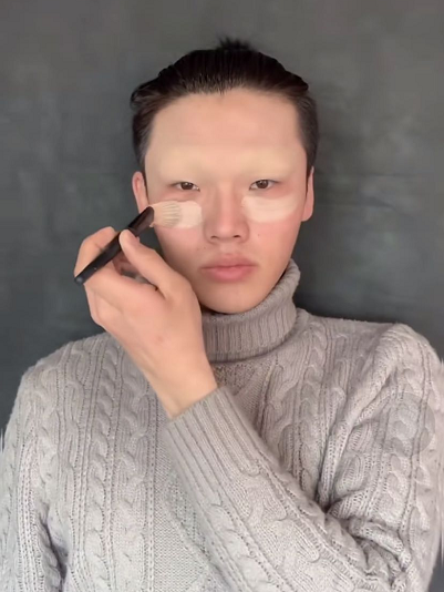 小哥哥仿妆"唐三",开头:别开玩笑了,成品:这是仿脸吧?